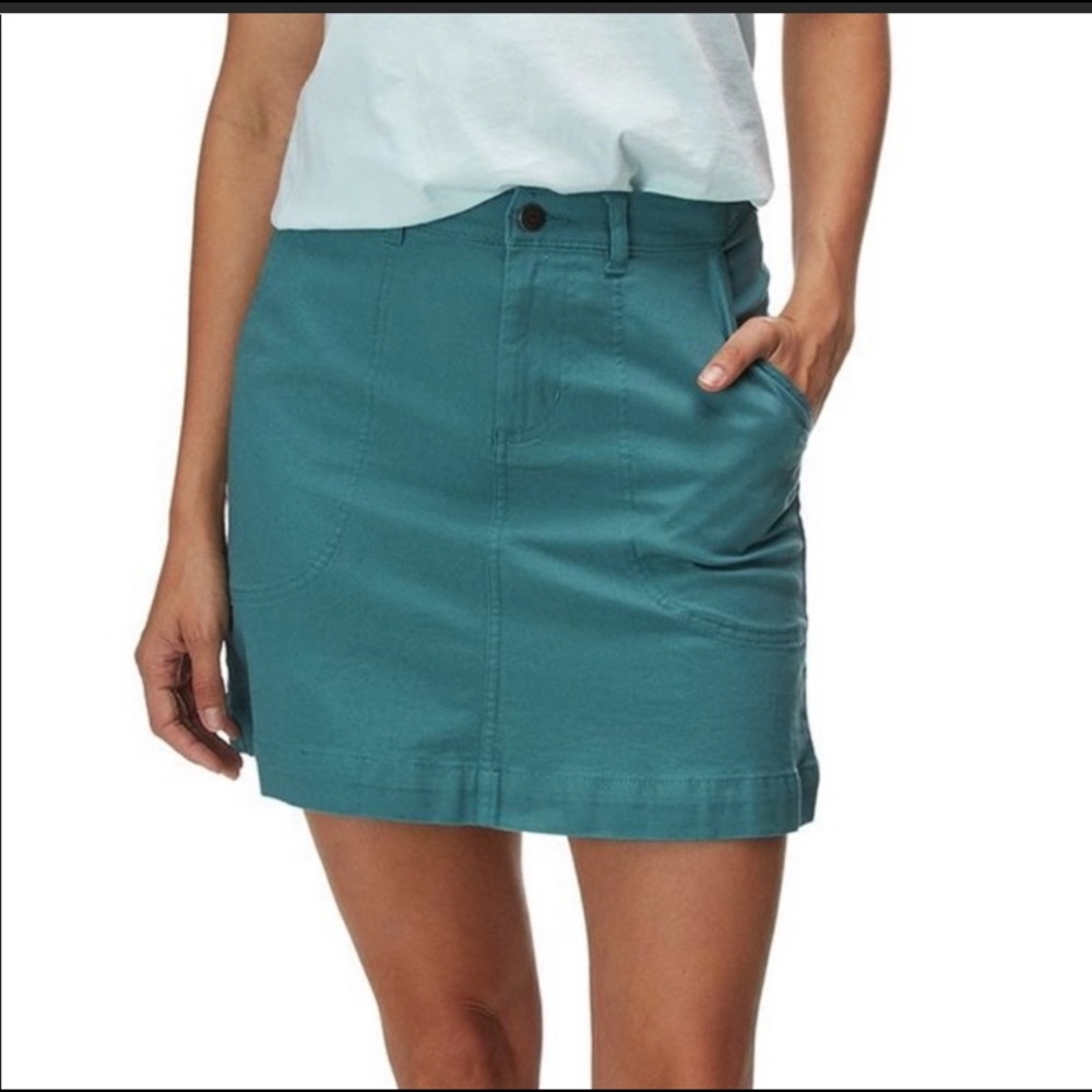 New Patagonia size 8 teal skirt